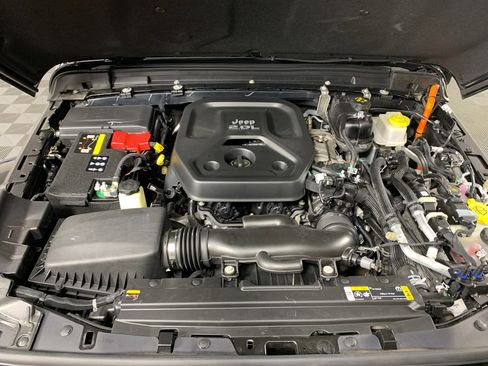 Used 2021 Jeep Wrangler Unlimited Sahara AWD/4WD image 11