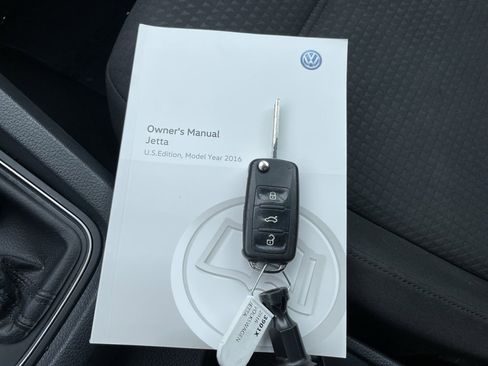 Used 2016 Volkswagen Jetta S image 42