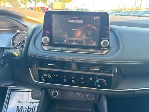 Certified 2021 Nissan Rogue S image 16