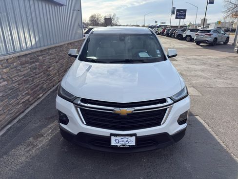Used 2023 Chevrolet Traverse LS image 3