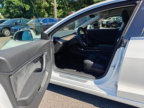 Used 2019 Tesla Model 3 Mid Range image 9