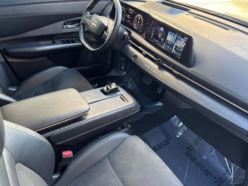Used 2023 Nissan Ariya FWD image 18
