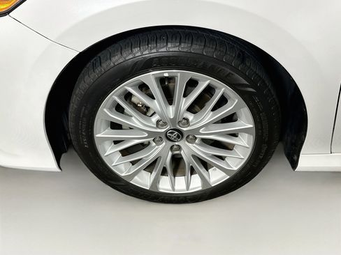 Used 2020 Toyota Camry XLE FWD image 11