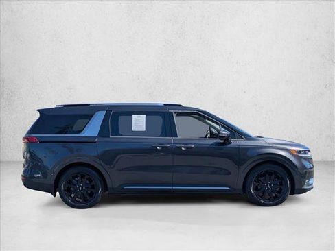 Used 2023 Kia Carnival SX image 4
