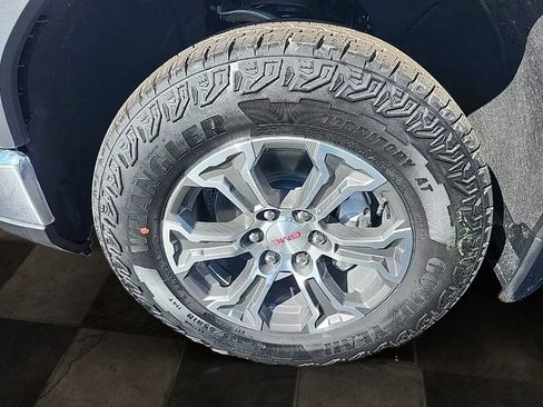 New 2026 GMC Sierra 1500 SLE w/ Preferred Package AWD/4WD image 6