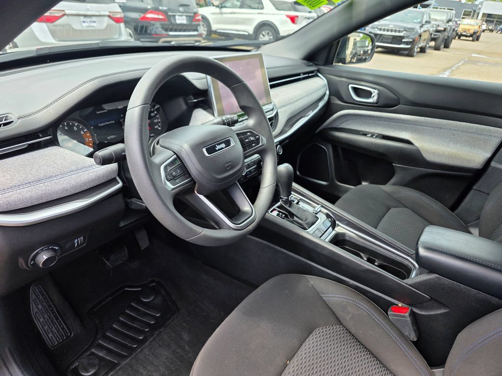 Used 2024 Jeep Compass Sport AWD/4WD image 9