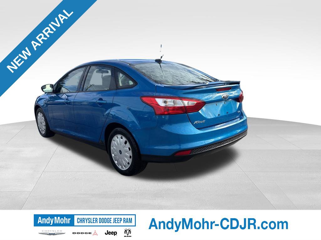Used 2012 Ford Focus SE w/ SE Winter Pkg FWD image 5