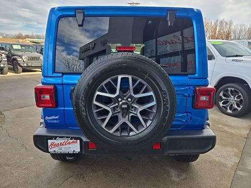 Used 2024 Jeep Wrangler Sahara w/ Technology Group image 9