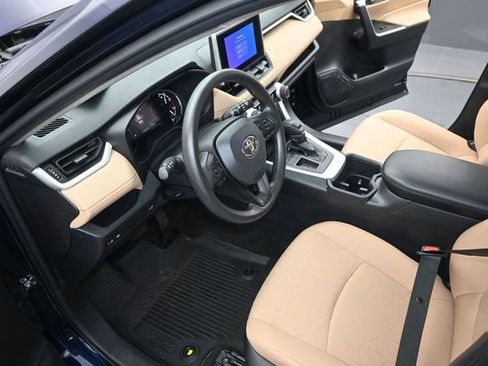 Used 2024 Toyota RAV4 XLE w/ Convenience Package FWD image 6
