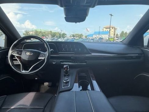 Used 2023 Cadillac Escalade ESV Premium Luxury AWD/4WD image 17