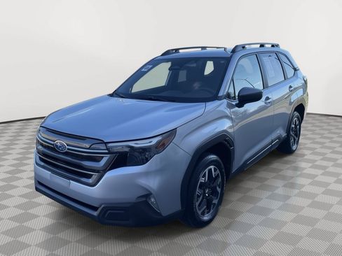 Used 2025 Subaru Forester Premium AWD/4WD image 11