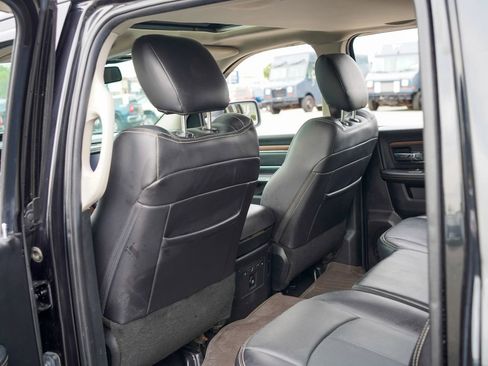 Used 2018 RAM 1500 Laramie w/ Convenience Group AWD/4WD image 19