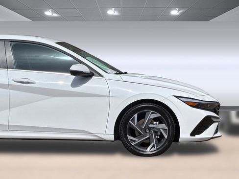 Used 2025 Hyundai Elantra Limited FWD image 35