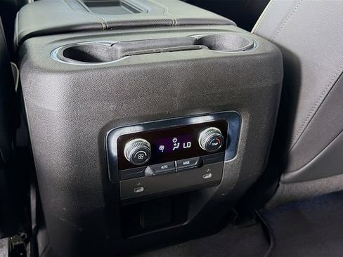 Used 2022 GMC Yukon SLT RWD image 32
