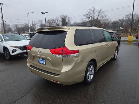 Used 2011 Toyota Sienna LE image 6