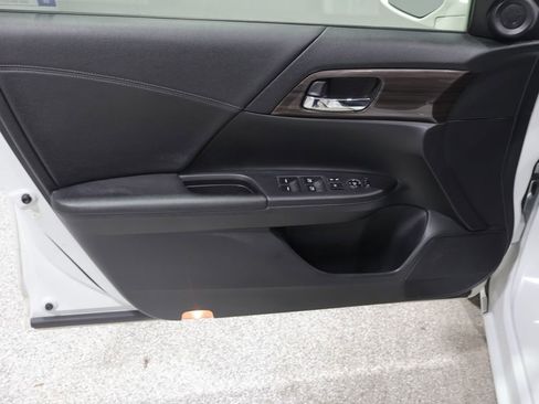 Used 2017 Honda Accord Hybrid Sedan image 12