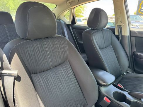 Used 2017 Nissan Sentra S FWD image 32