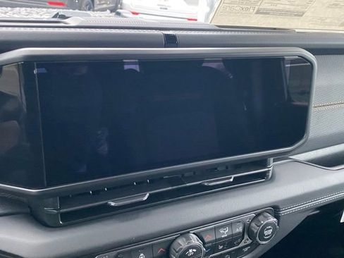 New 2026 Jeep Gladiator Mojave w/ Safety Group image 19