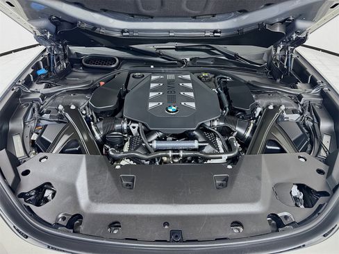 Used 2023 BMW 760i xDrive w/ Luxury Rear Seating Package image 30