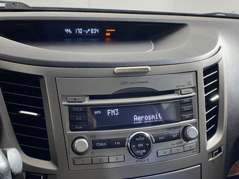 Used 2011 Subaru Outback 2.5i Limited image 28