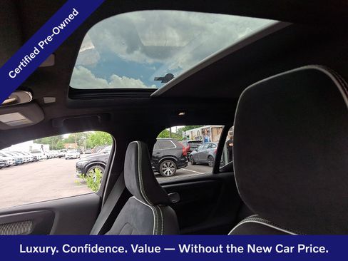 Certified 2023 Volvo XC40 B5 Plus AWD/4WD image 15