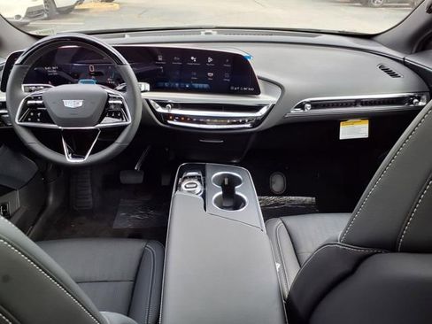 New 2025 Cadillac Lyriq Luxury w/ LPO, Floor Liner Package image 18