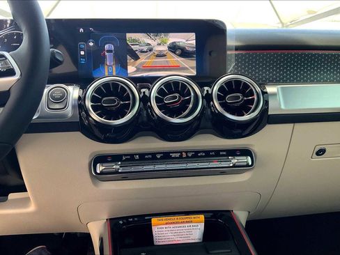 Used 2025 Mercedes-Benz GLB 250 image 12