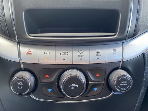 Used 2019 Dodge Journey SE FWD image 35
