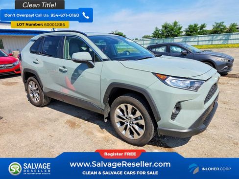 Used 2019 Toyota RAV4 XLE Premium w/ Carpet Mat Package AWD/4WD image 5