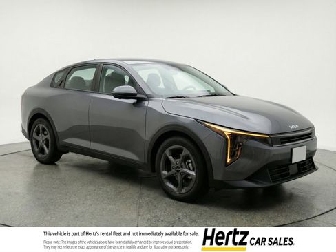 Used 2025 Kia K4 LXS image 1