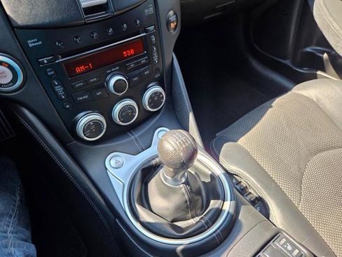 Used 2009 Nissan 370Z Touring image 20