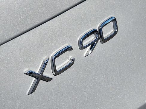 Certified 2025 Volvo XC90 B5 Core w/ Climate Package AWD/4WD image 16