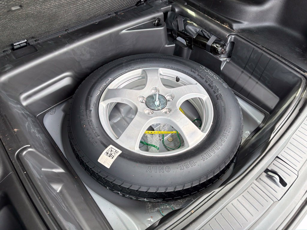 Used 2024 Jeep Grand Cherokee Altitude RWD image 19