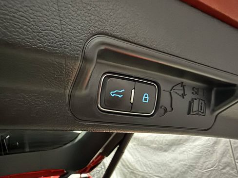 Used 2021 Ford Explorer XLT w/ Equipment Group 202A AWD/4WD image 16