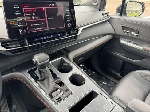 Certified 2022 Toyota Sienna XSE w/ XSE Plus Package AWD/4WD image 33