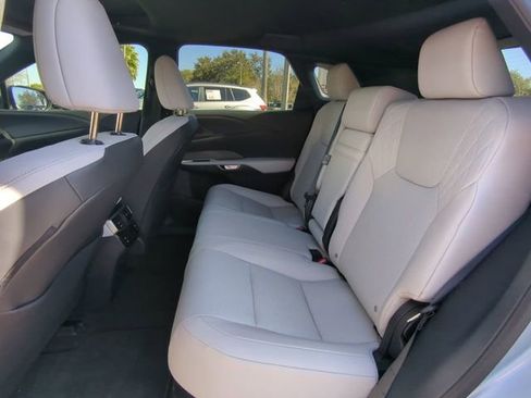 Used 2025 Lexus RX 350h w/ Convenience Package image 16