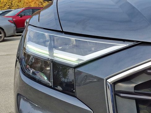Used 2021 Audi Q8 Premium Plus image 9