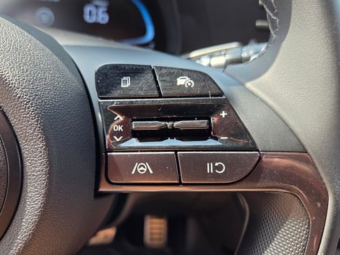 Certified 2025 Hyundai Elantra Sport FWD image 23