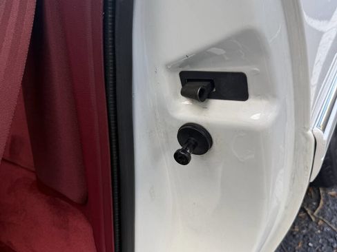 Used 1990 Buick Reatta Convertible image 23