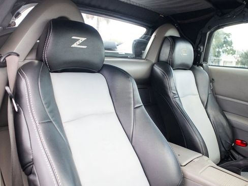Used 2006 Nissan 350Z Touring RWD image 17