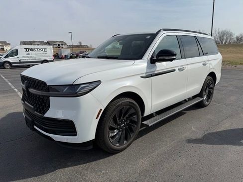 Used 2026 Lincoln Navigator Reserve w/ Jet Appearance Package image 1