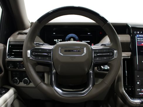 Used 2026 GMC Yukon Denali w/ Denali Reserve Package AWD/4WD image 11