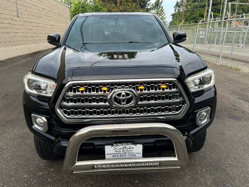 Used 2017 Toyota Tacoma TRD Off-Road AWD/4WD image 2