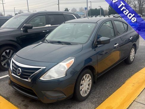Used 2015 Nissan Versa SV image 1