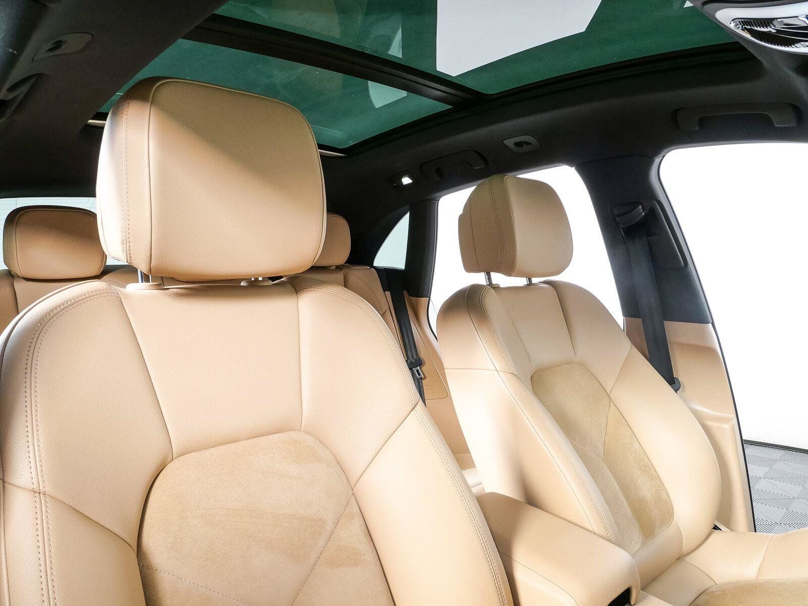 Certified 2021 Porsche Macan AWD/4WD image 25