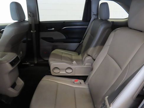 Used 2015 Toyota Highlander Limited image 32