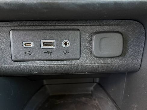 Used 2023 Buick Encore GX Preferred w/ Cold Weather Comfort Package FWD image 19