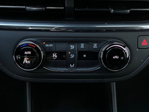 Used 2025 Buick Envista Preferred image 26