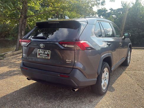 Used 2021 Toyota RAV4 XLE AWD/4WD image 4