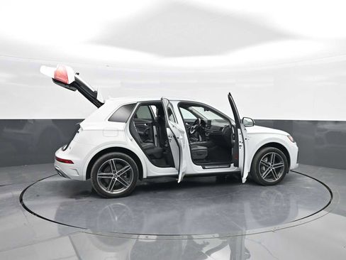 Used 2021 Audi Q5 e Premium Plus image 43